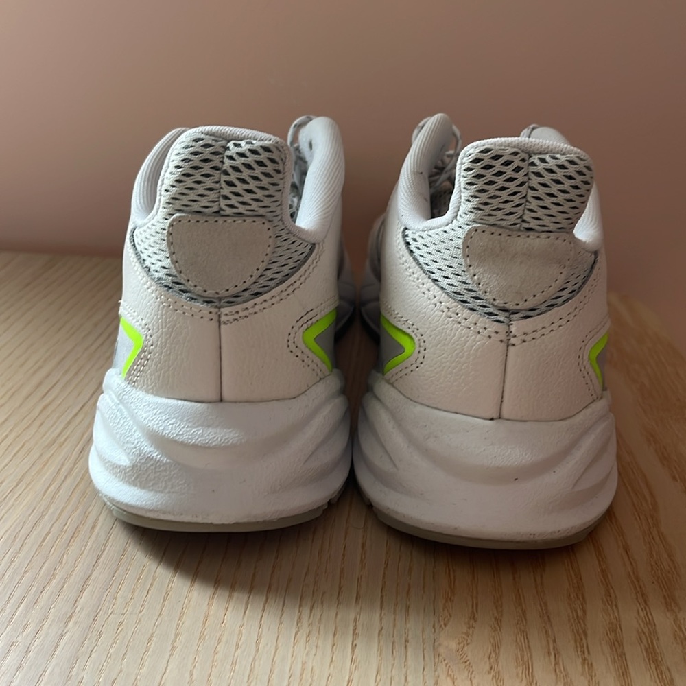 NWOB ADIDAS 90s Valasion White Grey Women's Sneaker Athletic Running Shoe Sz 9.5 - Picture 6 of 10